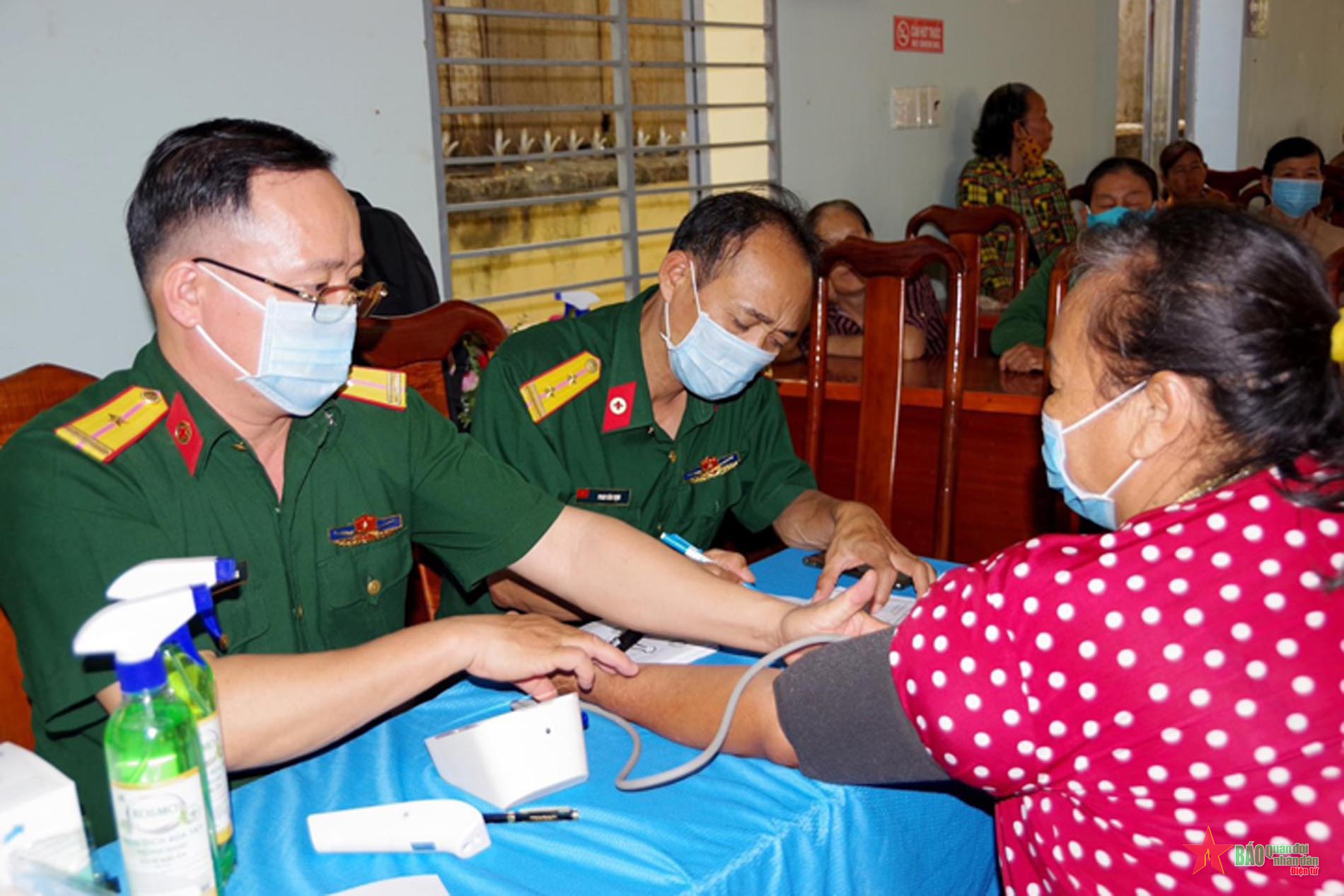 Trường Cao đẳng Hậu cần 2: Khám bệnh miễn phí, tặng quà người nghèo tỉnh Tây Ninh