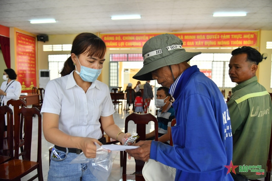 Người dân Khmer được chăm sóc sức khỏe để đón Tết cổ truyền Chol Chnam Thmay của dân tộc.