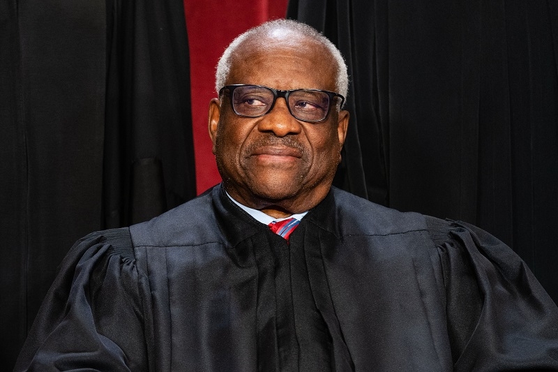  Thẩm phán Tòa án Tối cao Mỹ Clarence Thomas dính bê bối nhận quà xa xỉ. Ảnh: Reuters