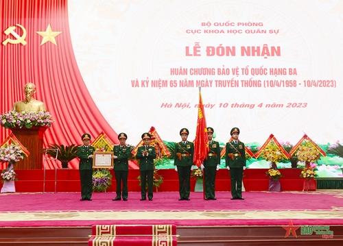 Đại tướng Phan Văn Giang dự Lễ đón nhận Huân chương Bảo vệ Tổ quốc hạng Ba của Cục Khoa học Quân sự