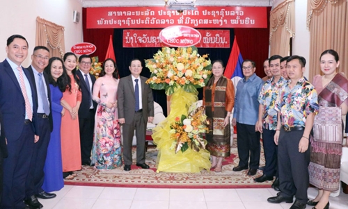 TP Hồ Chí Minh chúc Tết cổ truyền Bunpimay của Lào