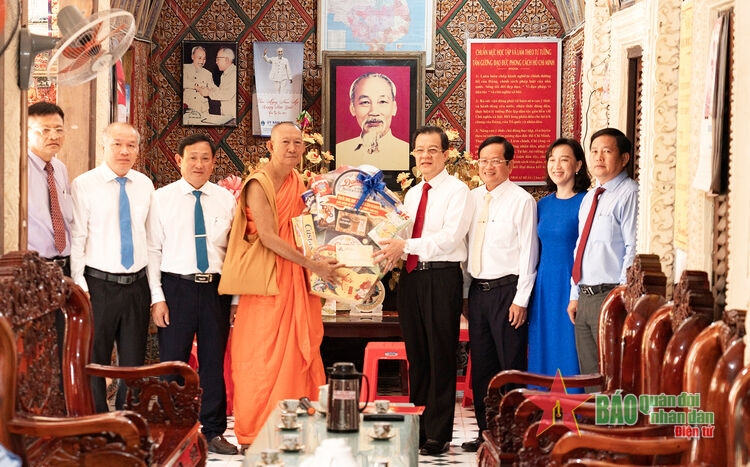 An Giang thăm chúc Tết Chol Chnam Thmay đồng bào Khmer ở thị xã Tịnh Biên