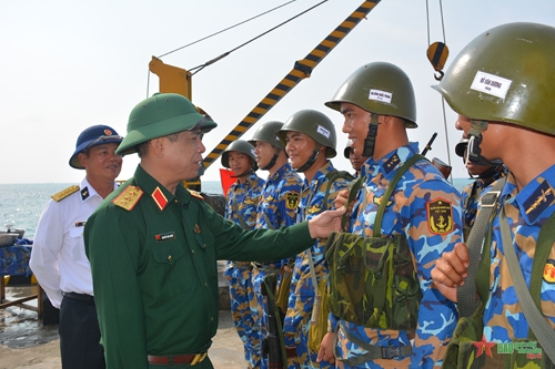 Đoàn công tác Bộ Tổng Tham mưu Quân đội nhân dân Việt Nam thăm, kiểm tra tại huyện đảo Trường Sa và Nhà giàn DK1
