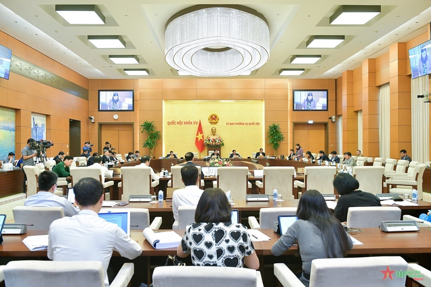 Quang cảnh phiên họp về dự án Luật Viễn thông (sửa đổi). 
