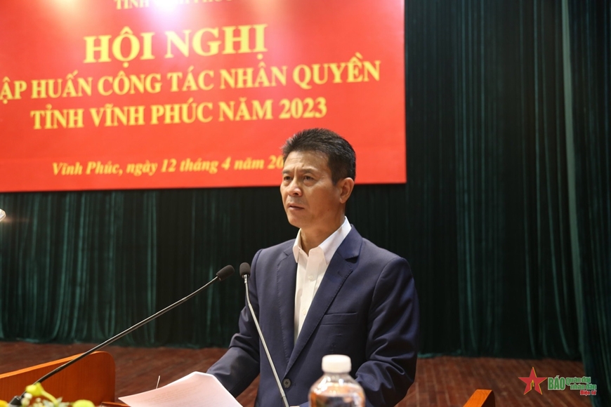 Đồng chí Vũ Chí Giang, Phó chủ tịch UBND tỉnh Vĩnh Phúc phát biểu tại Hội nghị. 