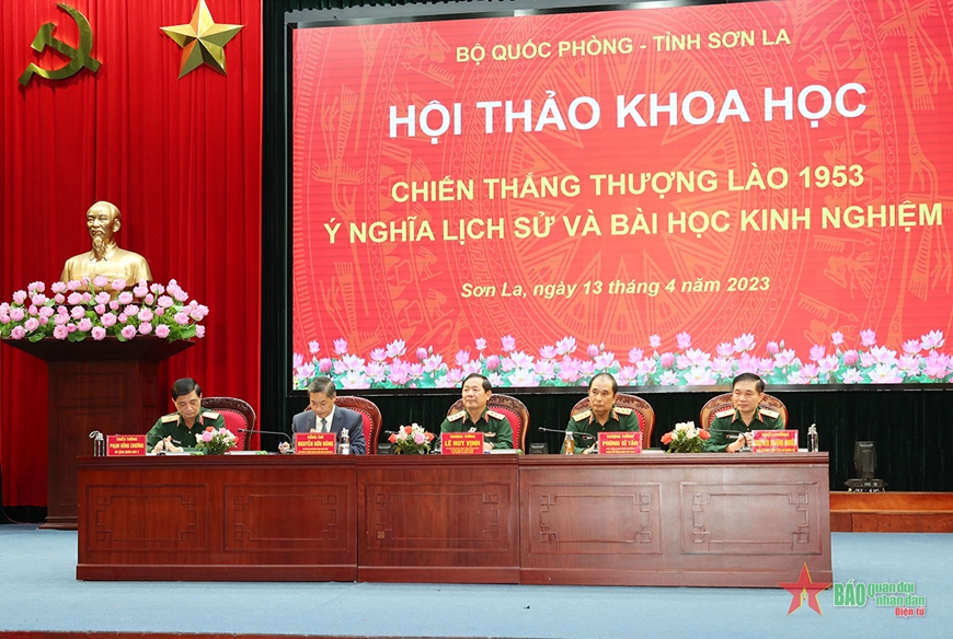  Đoàn chủ tịch Hội thảo.