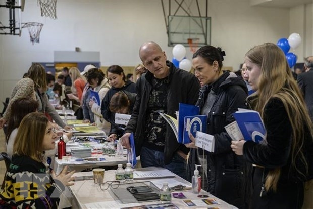 Người lao động tới Hội chợ việc làm tại một trung tâm ở New York, Mỹ. Ảnh: AFP/TTXVN