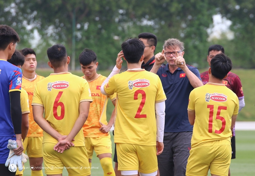  HLV Philippe Troussier triệu tập 31 cầu thủ vào đội tuyển U22 Việt Nam. Ảnh: VFF