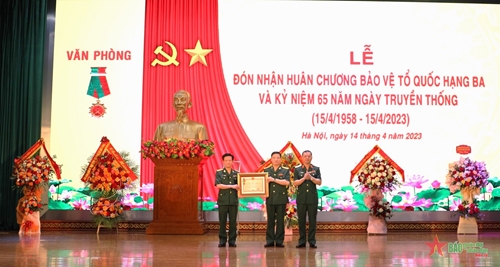 Văn phòng Học viện Chính trị đón nhận Huân chương Bảo vệ Tổ quốc hạng Ba