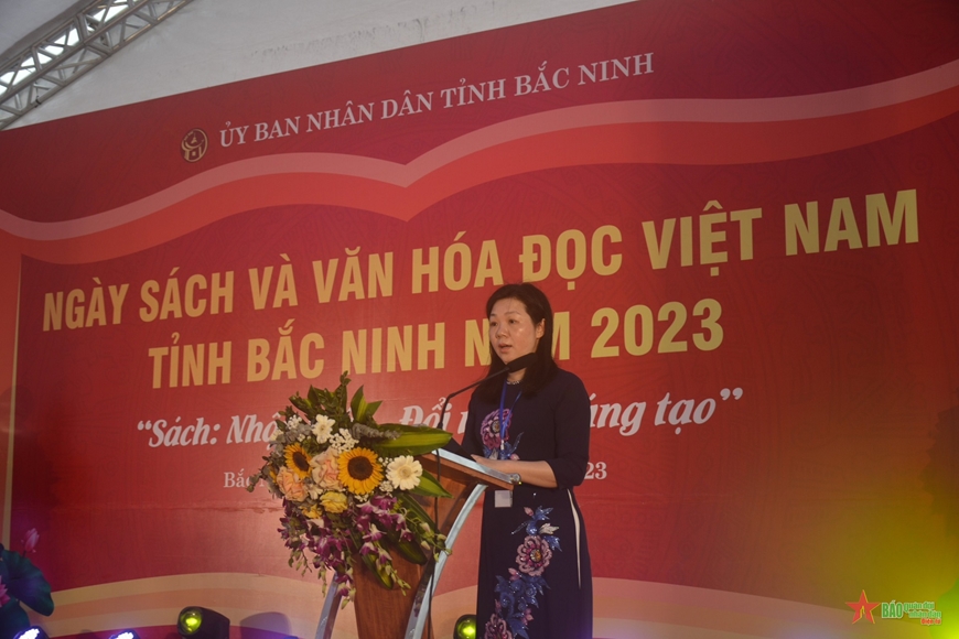 Bà Nguyễn Thị Lệ Tuyết, Giám đốc Sở Thông tin và Truyền thông phát biểu khai mạc.