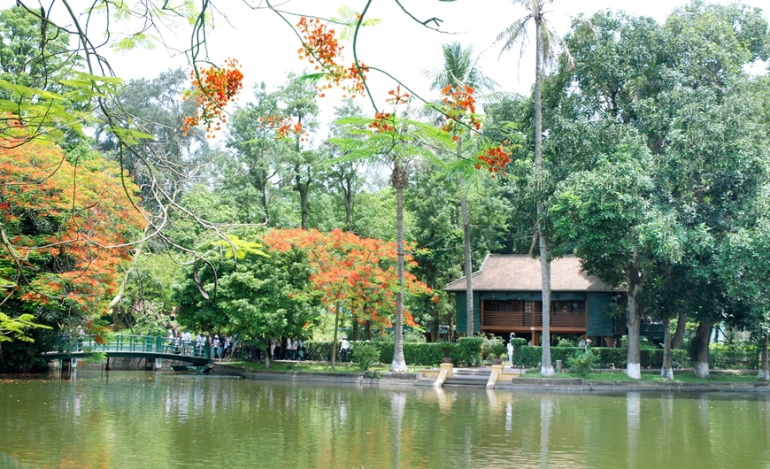 Nhà sàn-nơi Bác Hồ đã ở và làm việc.