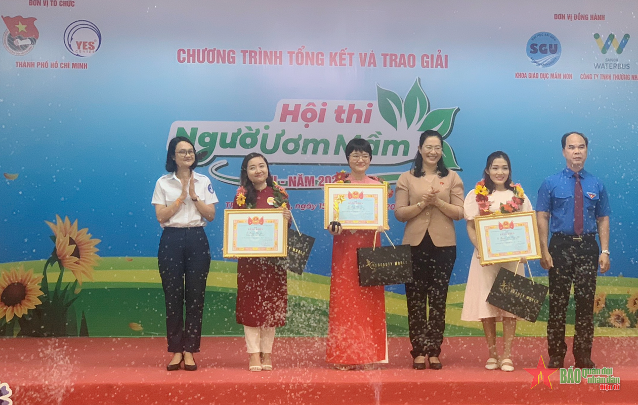 Thí sinh Nông Thị Lan đoạt giải nhất Hội thi “Người ươm mầm” lần III