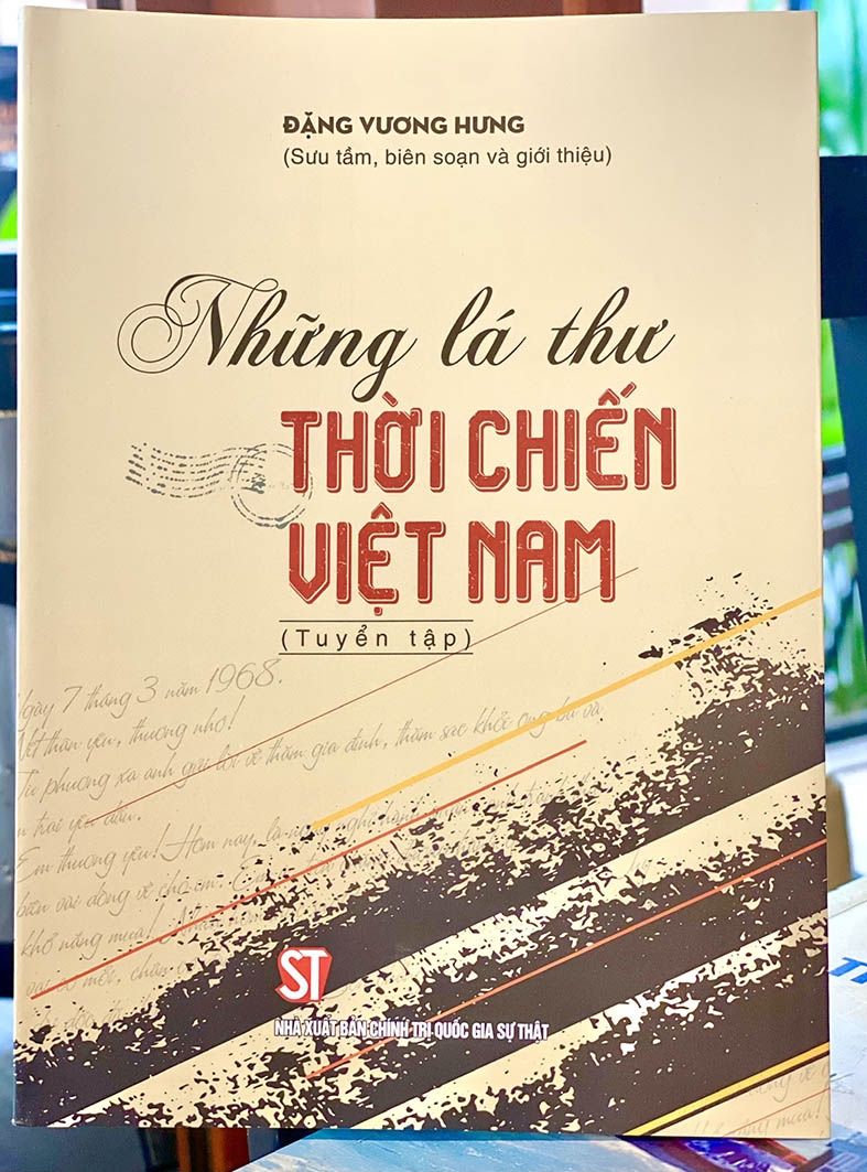 Bìa cuốn sách sách “Những lá thư thời chiến ở Việt Nam”. 