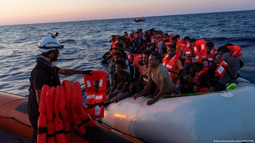 Italy loay hoay đối phó với vấn nạn di cư