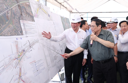 Thủ tướng Chính phủ Phạm Minh Chính kiểm tra, đôn đốc các dự án đầu tư công và chăm sóc sức khỏe nhân dân Thành phố Hồ Chí Minh
