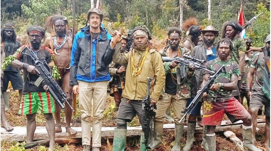 Giải cứu bất thành phi công New Zealand bị phiến quân bắt giữ ở Papua, Indonesia. Ảnh: Stuff 