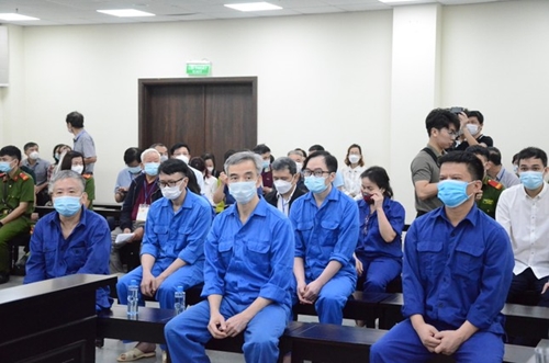 Vụ thông thầu tại Bệnh viện Tim Hà Nội: Các bị cáo thừa nhận sai phạm