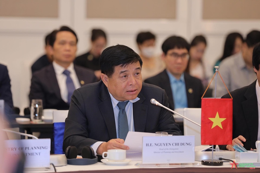 Bộ trưởng Bộ Kế hoạch và Đầu tư Nguyễn Chí Dũng phát biểu mở đầu hội nghị. 