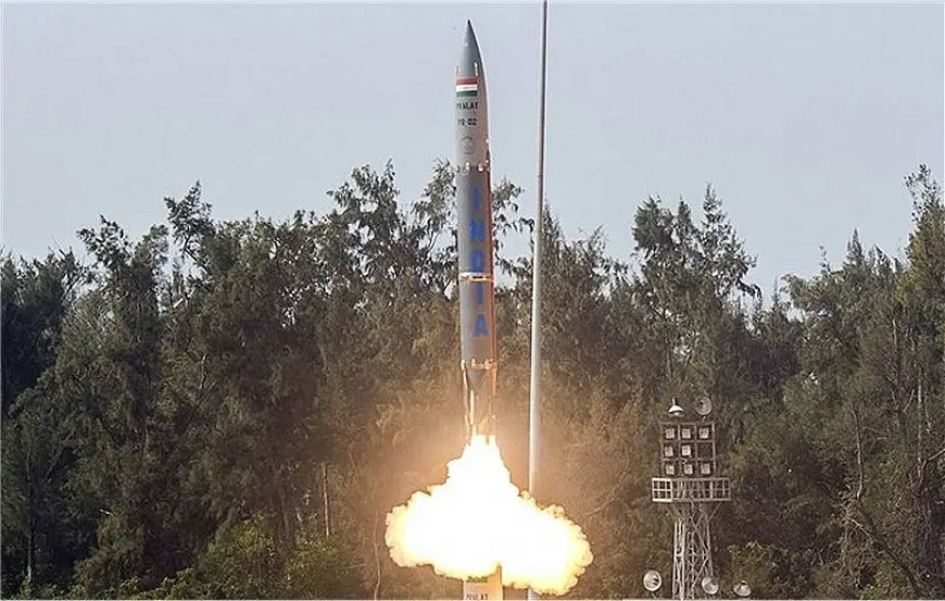 Pralay là tên lửa đạn đạo tầm ngắn tiên tiến, sử dụng nhiên liệu rắn, được phát triển bởi Cơ quan Nghiên cứu và phát triển quốc phòng Ấn Độ. Ảnh: Army Recognition 