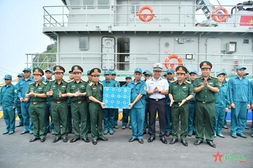 Trung tướng Nguyễn Doãn Anh thăm, làm việc tại Bộ CHQS tỉnh Kiên Giang​