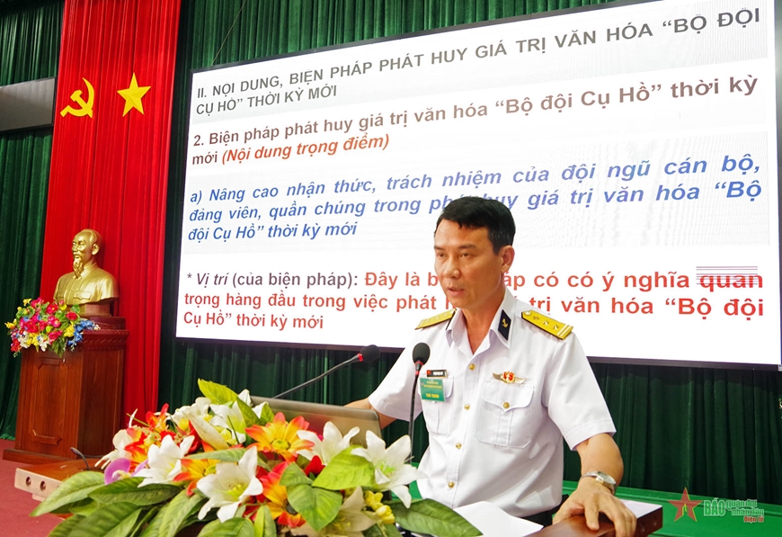 Thí sinh thực hiện nội dung thi thực hành giảng bài. 