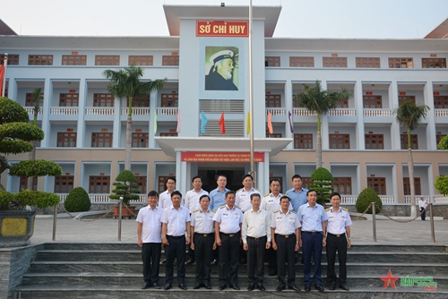 Thành ủy Đà Nẵng và Bộ tư lệnh Vùng 3 Hải quân gặp mặt, trao đổi thông tin năm 2023