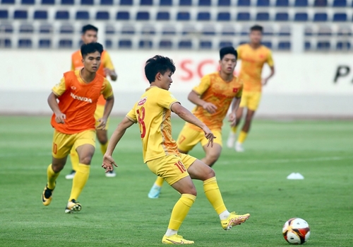 Cầu thủ U22 Việt Nam nỗ lực tranh suất dự SEA Games 32