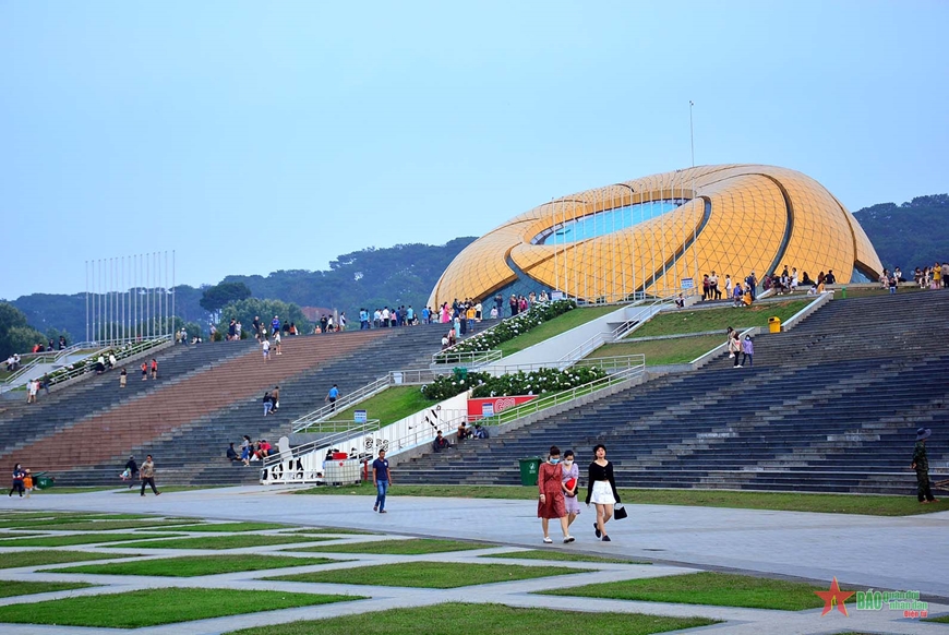 Quảng trường Lâm Viên là địa điểm diễn ra lễ khai mạc Tuần lễ vàng Du lịch Lâm Đồng và Lễ hội Âm nhạc quốc tế Hoa Sen Concert 2023. 