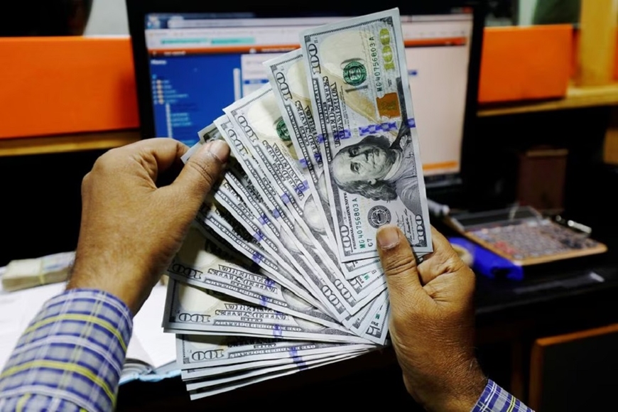  Tỷ giá USD hôm nay (20-4): Đồng USD phủ sắc xanh. Ảnh minh họa: Reuters.