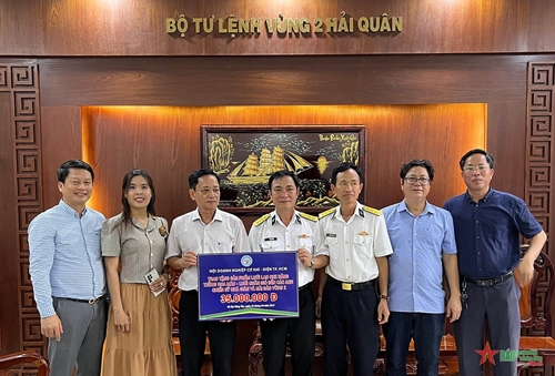 Hội Doanh nghiệp Cơ khí - Điện và Hội Bảo vệ thiên nhiên và môi trường TP Hồ Chí Minh thăm Vùng 2 Hải quân