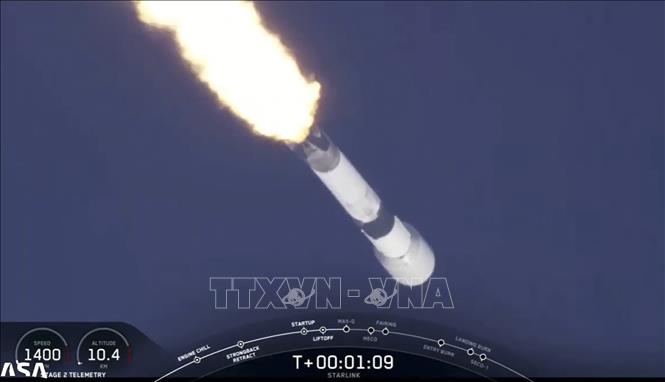 Tên lửa đẩy Falcon 9 của SpaceX mang theo các vệ tinh Starlink được phóng đi từ căn cứ không quân Cape Canaveral, bang Florida, Mỹ ngày 29-1-2020. Ảnh tư liệu:TTXVN 