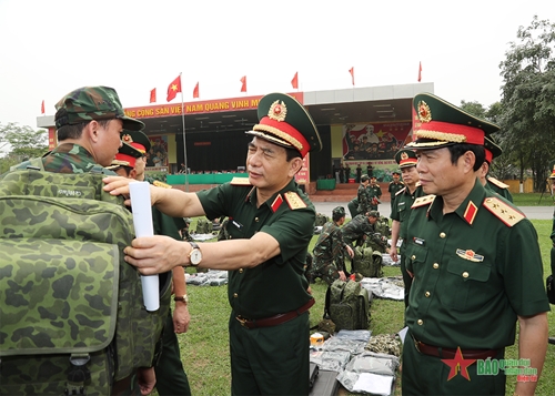 Đại tướng Phan Văn Giang kiểm tra nhiệm vụ huấn luyện, sẵn sàng chiến đấu tại Lữ đoàn 113 và Trung đoàn 165