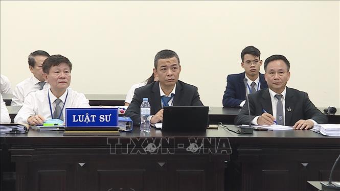 Các luật sư bào chữa tại phiên tòa. 