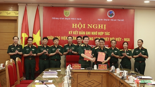 Học viện Quân y và Trung tâm Nhiệt đới Việt-Nga ký biên bản ghi nhớ hợp tác