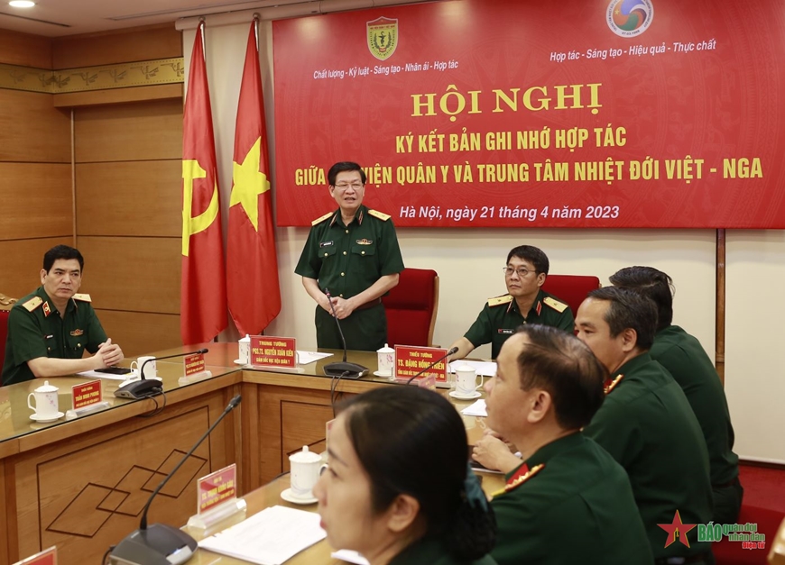 Học viện Quân y và Trung tâm Nhiệt đới Việt-Nga ký biên bản ghi nhớ hợp tác