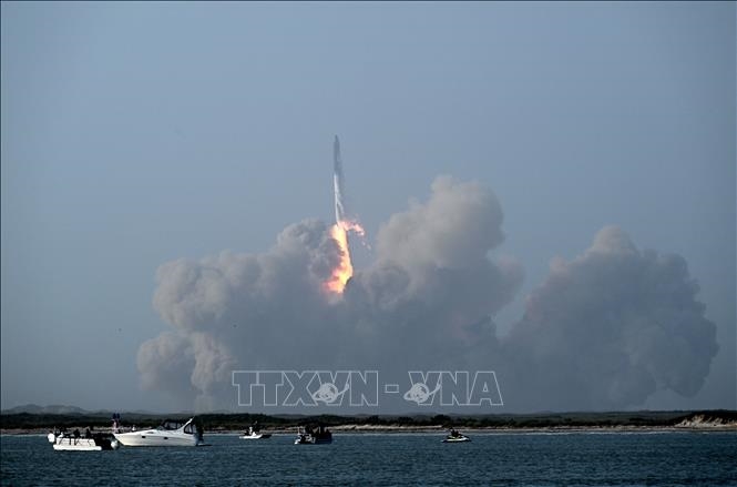 Tàu vũ trụ Starship thế hệ mới được phóng từ Sân bay vũ trụ Starbase của SpaceX ở Boca Chica, bang Texas, Mỹ, ngày 20-4-2023.