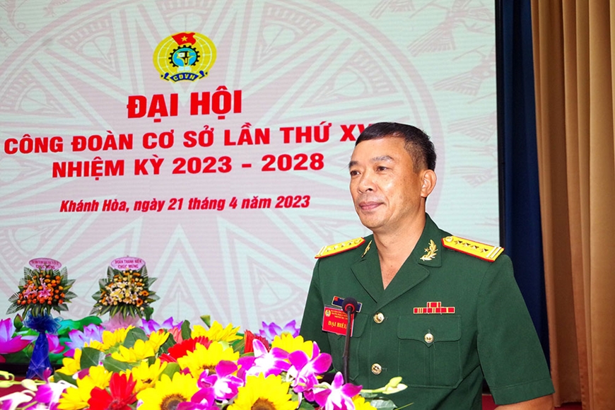  Đại tá Vũ Duy Hải, Bí thư Đảng ủy, Chính ủy Nhà trường phát biểu chỉ đạo Đại hội.