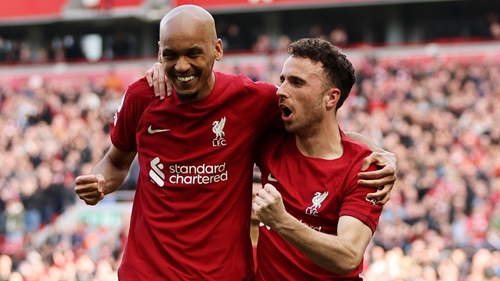 Liverpool thắng kịch tính Nottingham Forest ở vòng 32 giải Ngoại hạng Anh