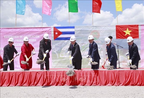 Chủ tịch Quốc hội Việt Nam và Cuba cắt băng khánh thành hai nhà máy tại Đặc khu Phát triển Mariel

