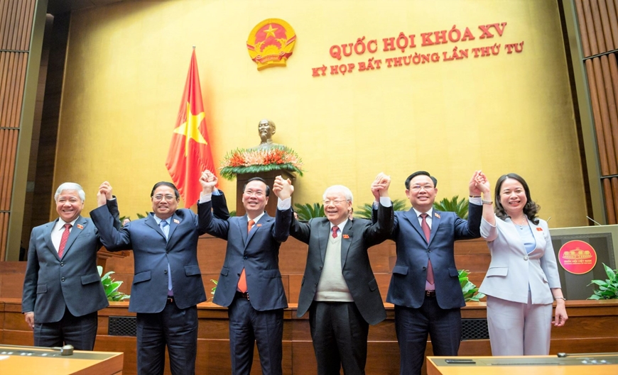 Tổng Bí thư Nguyễn Phú Trọng, Chủ tịch Quốc hội Vương Đình Huệ, Thủ tướng Chính phủ Phạm Minh Chính và các đồng chí lãnh đạo chúc mừng Chủ tịch nước Võ Văn Thưởng, tại Kỳ họp bất thường lần thứ tư. Ảnh: quochoi.vn. Tổng Bí thư Nguyễn Phú Trọng, Chủ tịch Quốc hội Vương Đình Huệ, Thủ tướng Chính phủ Phạm Minh Chính và các đồng chí lãnh đạo chúc mừng Chủ tịch nước Võ Văn Thưởng, tại Kỳ họp bất thường lần thứ tư. Ảnh: quochoi.vn.