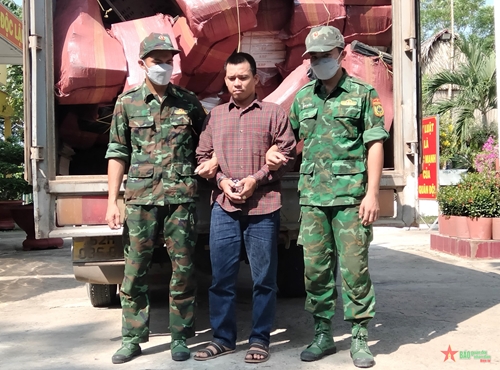 Bộ đội Biên Phòng tỉnh Long An bắt giữ vụ vận chuyển thuốc lá ngoại nhập lậu lớn nhất từ trước đến nay