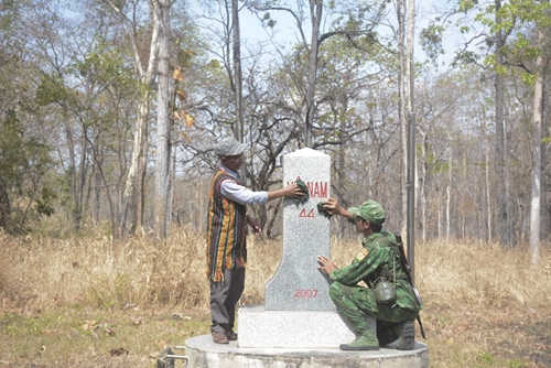 Phát huy vai trò người có uy tín trong bảo vệ biên giới ở Đắk Lắk