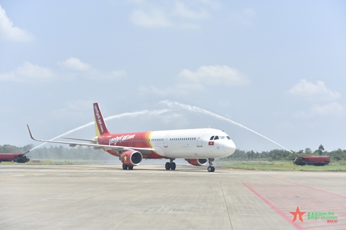 Cần Thơ đón chuyến bay đầu tiên từ Quảng Ninh

