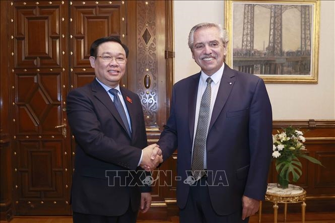 Chủ tịch Quốc hội Vương Đình Huệ và Tổng thống Argentina Alberto Fernandez. 