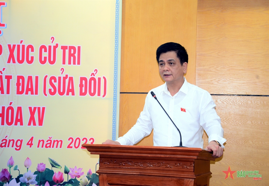 Đồng chí Nguyễn Lâm Thành thay mặt Đoàn đại biểu Quốc hội tỉnh Thái Nguyên thông tin với cử tri một số nội dung chính tại Kỳ họp thứ năm, Quốc hội khóa XV.