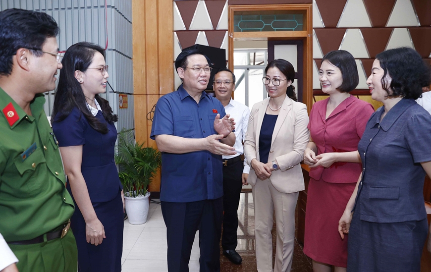 Chủ tịch Quốc hội Vương Đình Huệ cùng Đoàn Đại biểu Quốc hội TP Hải Phòng tiếp xúc cử tri trước Kỳ họp thứ tư, Quốc hội khóa XV tại huyện Thủy Nguyên, TP Hải Phòng. Ảnh: TTXVN. Chủ tịch Quốc hội Vương Đình Huệ cùng Đoàn Đại biểu Quốc hội TP Hải Phòng tiếp xúc cử tri trước Kỳ họp thứ tư, Quốc hội khóa XV tại huyện Thủy Nguyên, TP Hải Phòng. Ảnh: TTXVN.