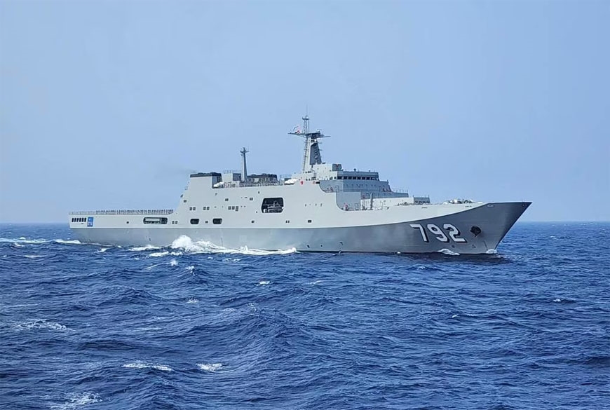 HTMS Chang trên đường đến Thái Lan. Ảnh: Defense News 