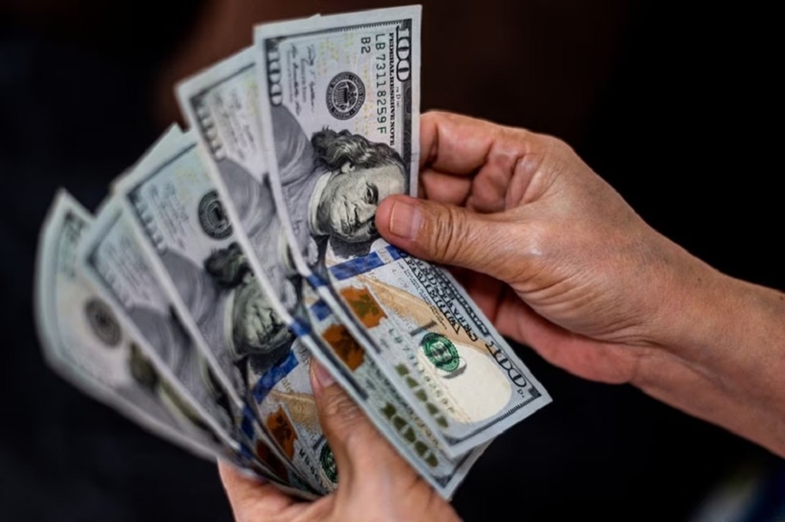  Tỷ giá USD hôm nay (26-4): Đồng USD tăng trở lại, tiệm cận mốc 102. Ảnh minh họa: Reuters.