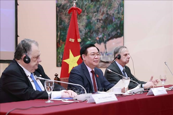 Chủ tịch Quốc hội Vương Đình Huệ phát biểu chính sách “50 năm quan hệ ngoại giao Argentina – Việt Nam: Hiện tại và tương lai”.  