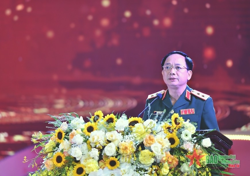 Trung tướng Trịnh Văn Quyết, Ủy viên Trung ương Đảng, Phó chủ nhiệm Tổng cục Chính trị Quân đội nhân dân Việt Nam, Trưởng Ban chỉ đạo cuộc thi, phát biểu tại buổi lễ. Ảnh: Tuấn Huy 